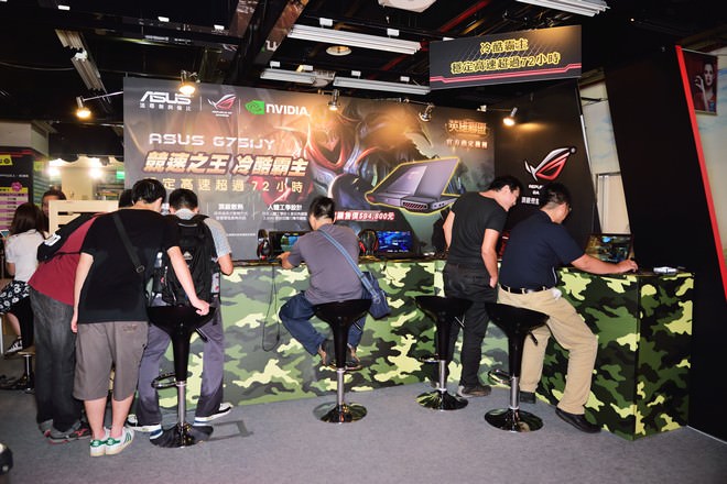 asus-rog-72-game-party-11