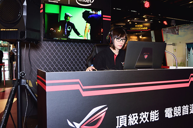 asus-rog-72-game-party-19