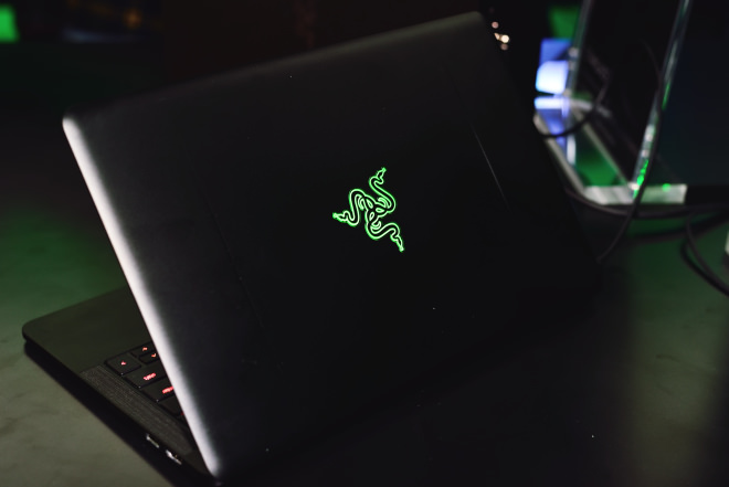 razer-Blade-Stealth-Core-Nabu-Watch-Stargazer-3