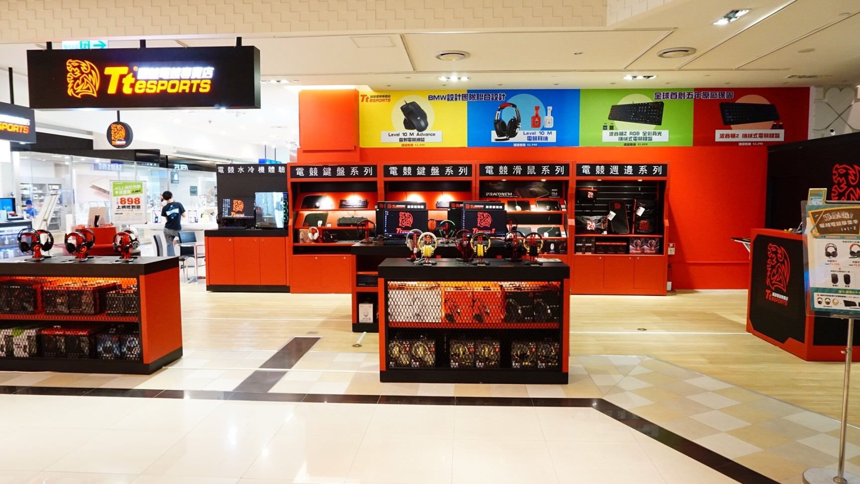 《曜越Tt eSPORTS電競專賣店-夢時代門市》_ 2